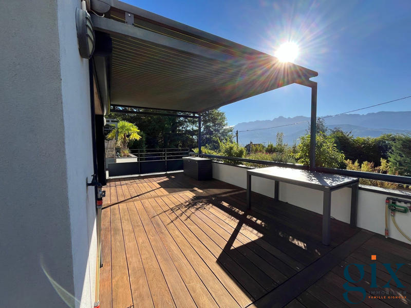 Appartement - 90 m² - 3 pièces