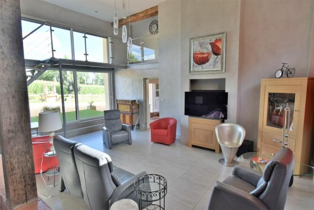 Maison - 280 m² - 8 pièces