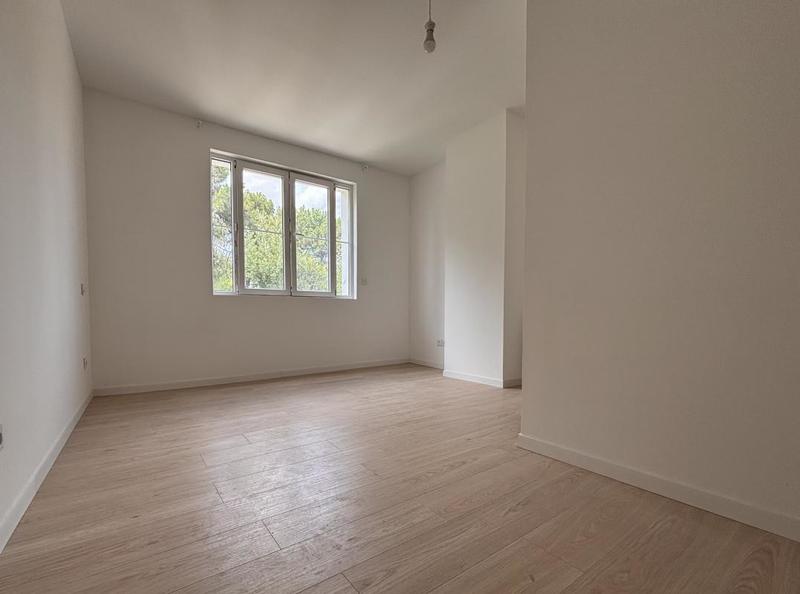 Maison - 300 m² - 15 pièces