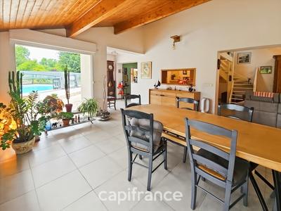 Maison - 162 m² - 8 pièces