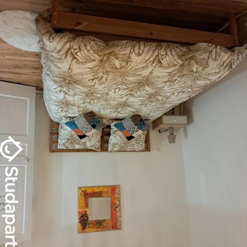 Chambre - 75 m² - 1 pièce