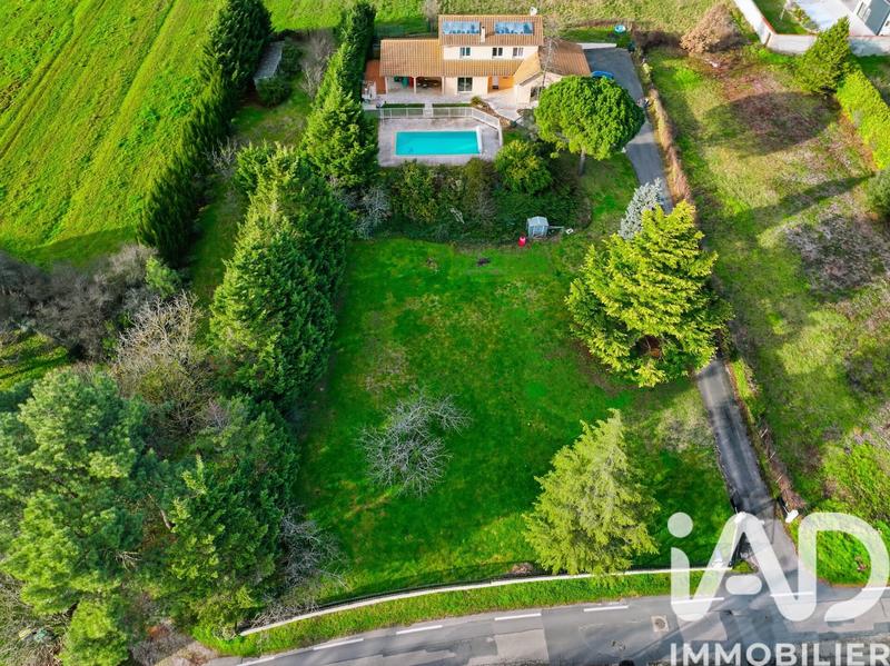 Maison - 217 m² - 8 pièces