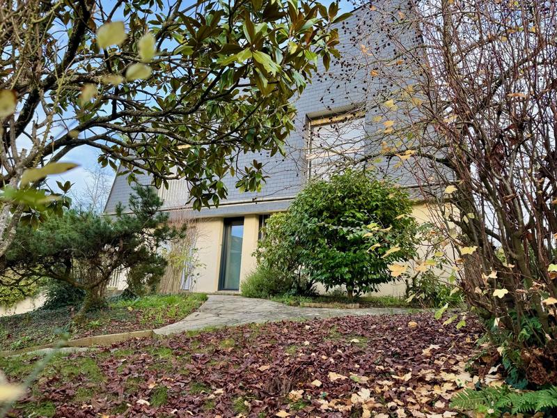 Maison - 195 m² - 10 pièces