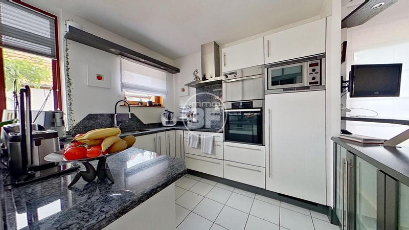 Maison - 196 m² - 7 pièces