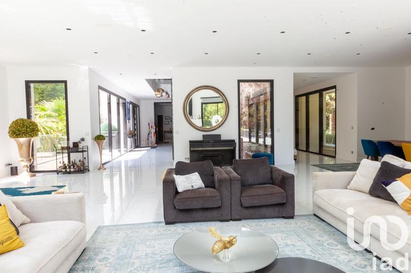 Maison de maîtres - 695 m² - 16 pièces