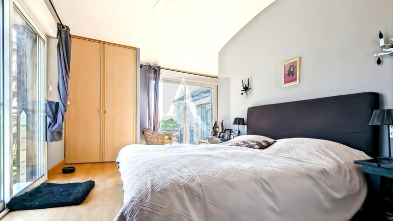 Maison - 330 m² - 11 pièces