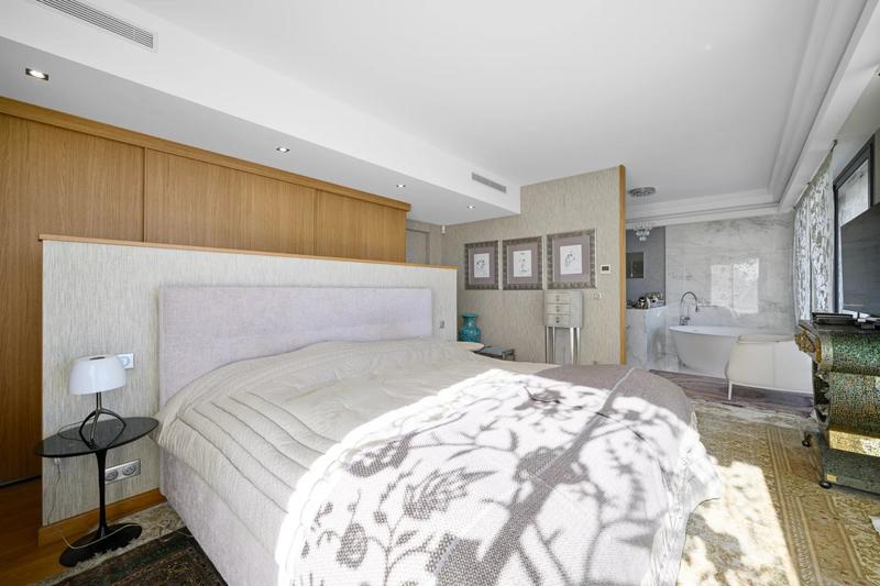 Villa - 300 m² - 9 pièces