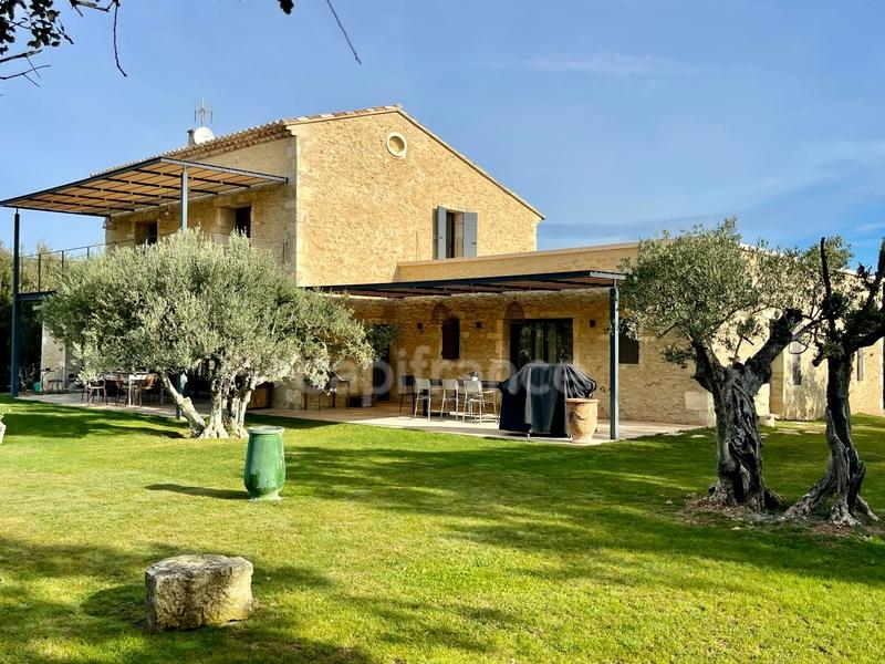 Maison - 240 m² - 7 pièces