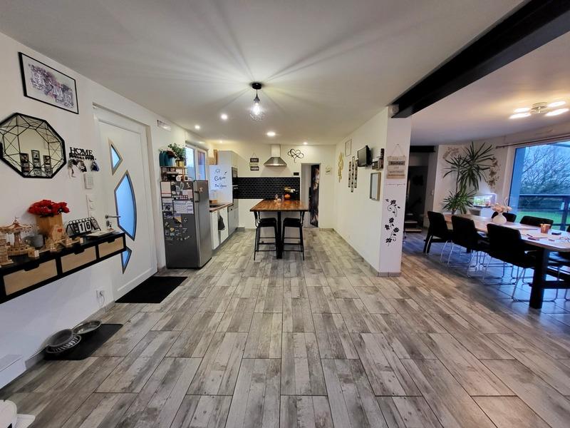 Maison - 330 m² - 15 pièces