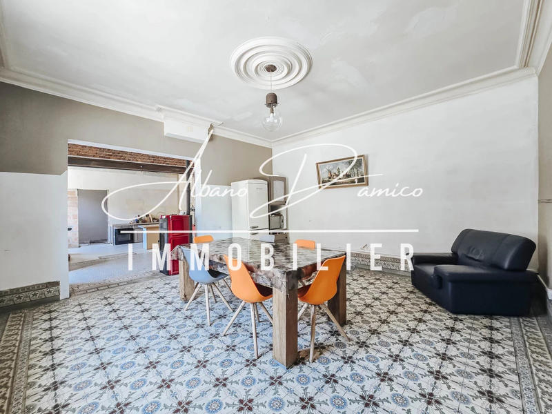 Maison - 182 m² - 9 pièces