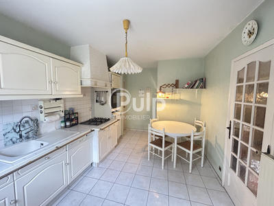 Maison - 180 m² - 8 pièces