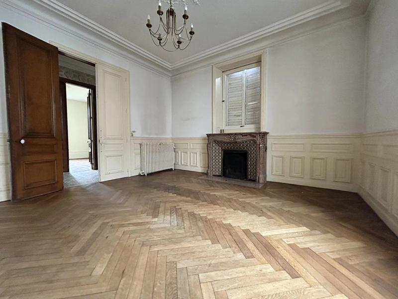 Maison - 252 m² - 8 pièces