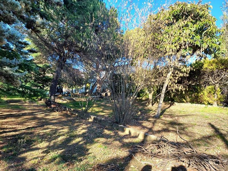 Terrain constructible - 1 800 m²