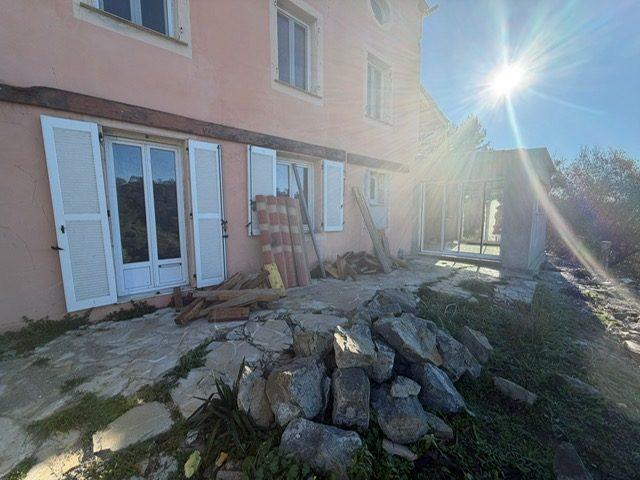 Appartement - 112 m² - 5 pièces