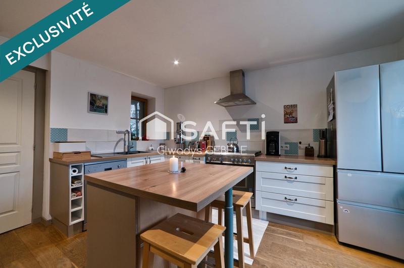 Maison - 233 m² - 12 pièces