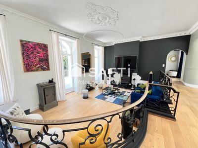 Maison de maîtres - 450 m² - 8 pièces