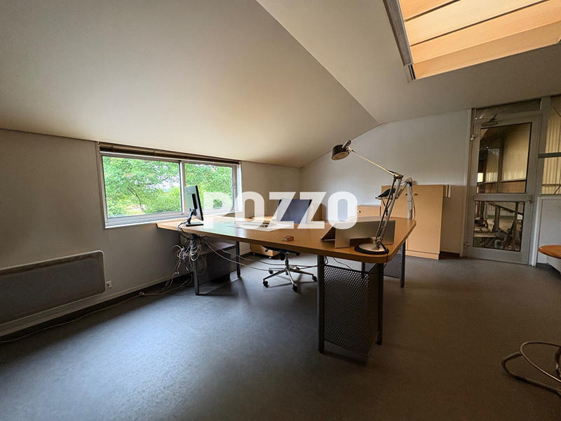 Local d'activité / Entrepôt - 1 700 m² - 5 pièces