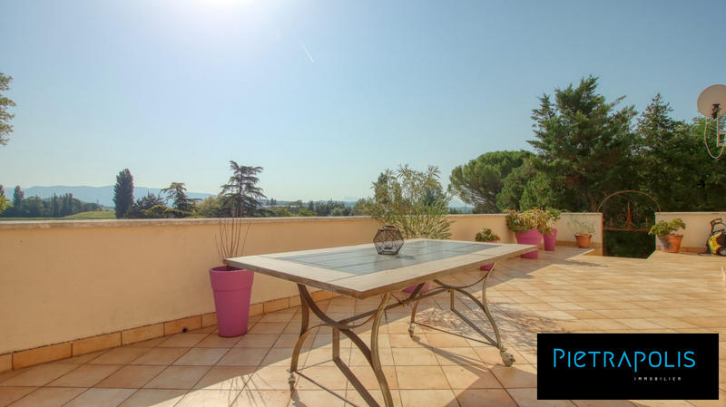 Maison - 276 m² - 8 pièces