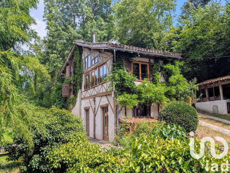 Maison - 303 m² - 19 pièces