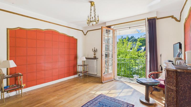 Maison - 278 m² - 10 pièces