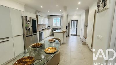 Maison - 186 m² - 8 pièces