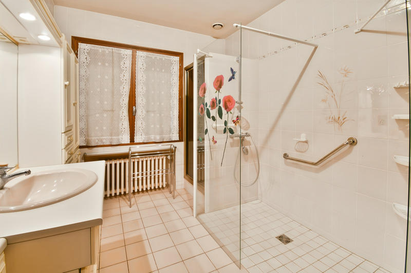 Maison - 320 m² - 10 pièces