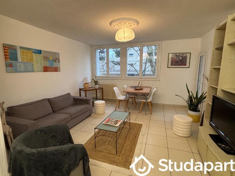 Chambre - 9 m² - 1 pièce