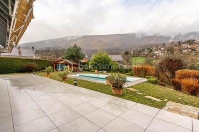 Demeure - 186 m² - 6 pièces