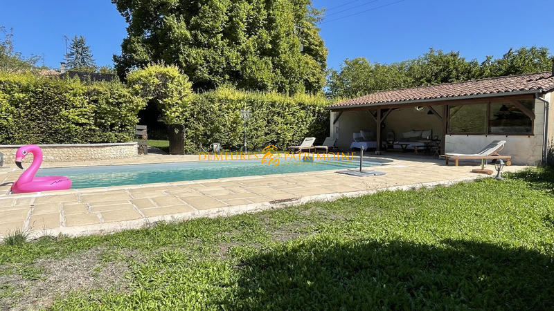 Maison - 250 m² - 7 pièces