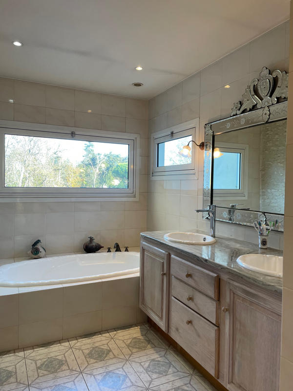 Maison - 222 m² - 14 pièces