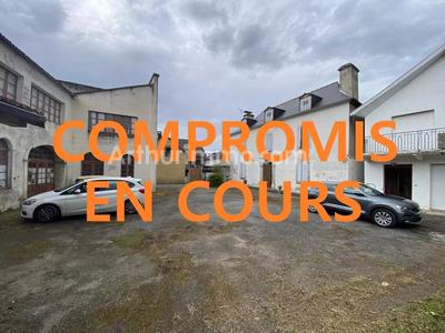 Maison - 400 m² - 12 pièces