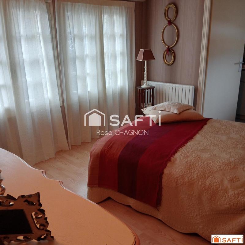 Maison - 220 m² - 10 pièces