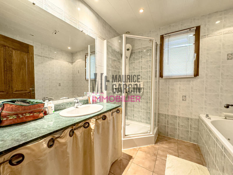 Maison - 200 m² - 9 pièces