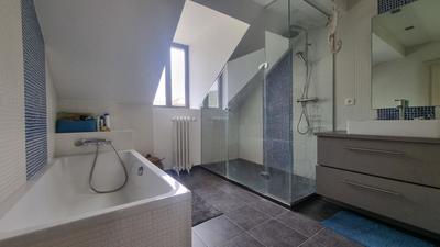 Maison - 255 m² - 10 pièces