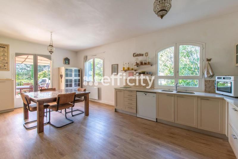 Maison - 230 m² - 6 pièces