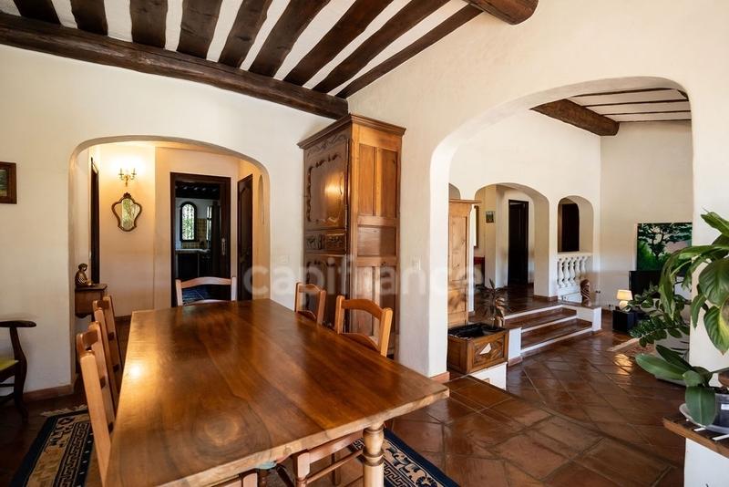 Maison - 202 m² - 7 pièces