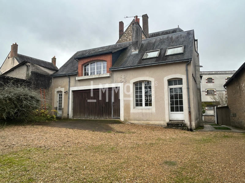 Maison - 337 m² - 13 pièces