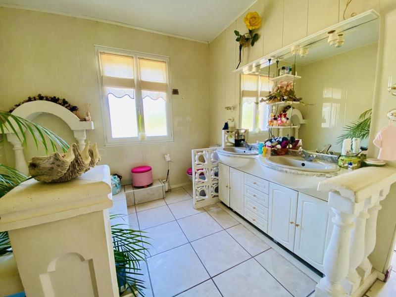 Maison - 220 m² - 7 pièces