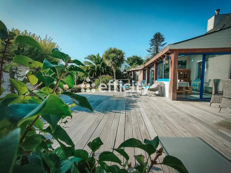 Maison - 345 m² - 10 pièces