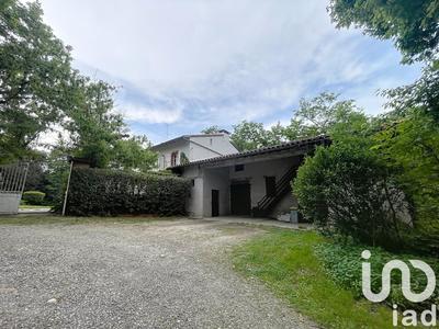 Maison - 426 m² - 16 pièces