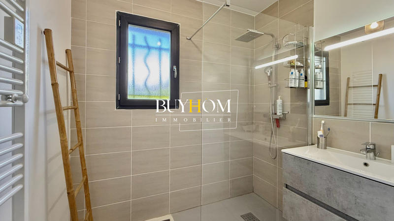 Maison - 93 m² - 4 pièces