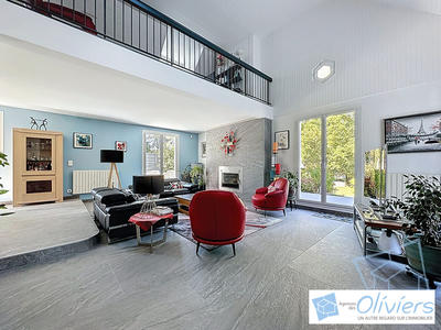 Maison traditionnelle - 200 m² - 8 pièces