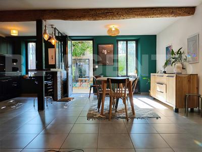 Maison - 205 m² - 7 pièces