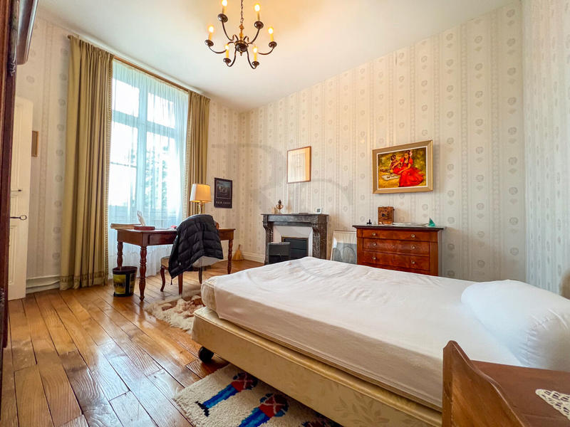 Maison - 358 m² - 11 pièces