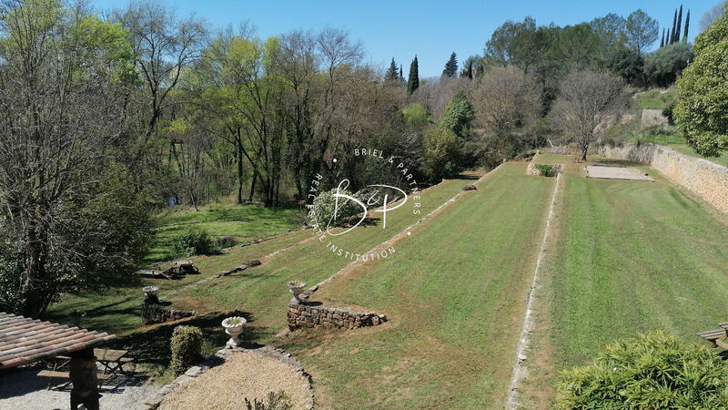 Maison - 272 m² - 9 pièces