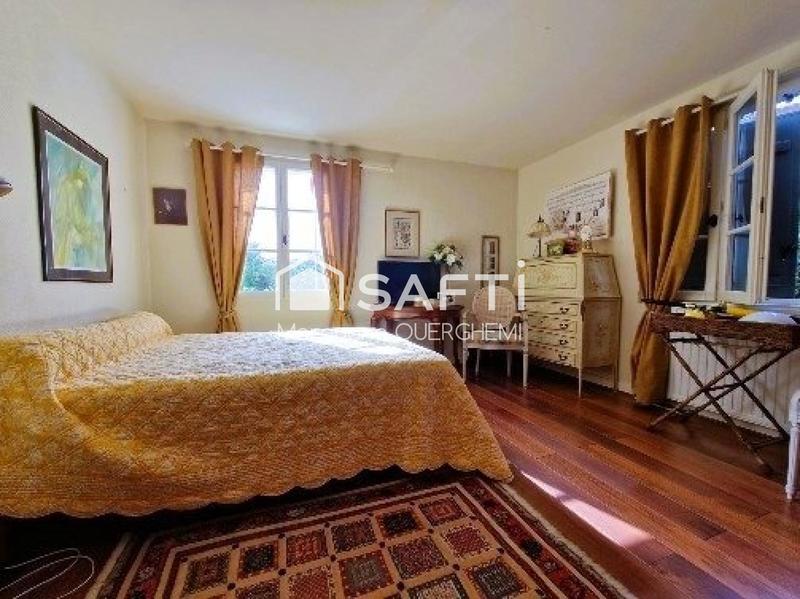 Maison - 484 m² - 12 pièces