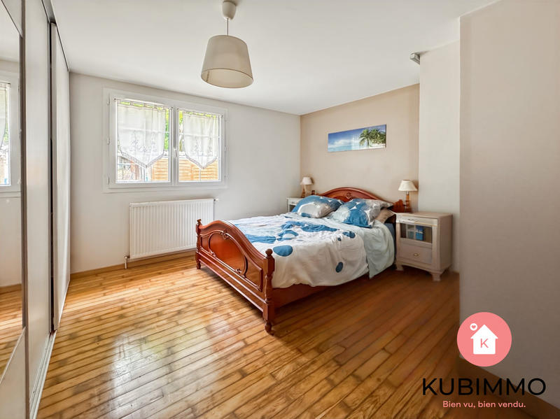 Maison - 212 m² - 8 pièces