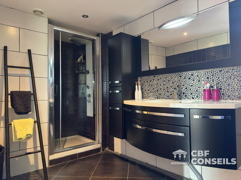 Maison - 229 m² - 7 pièces