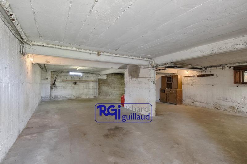 Maison - 200 m² - 7 pièces