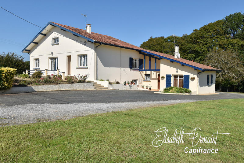 Villa - 234 m² - 10 pièces